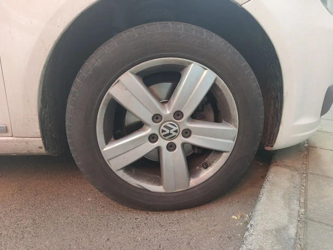 Volkswagen Touran 2015 1.4T DSG Comfort Edition 5 Seats — миниатюра 8