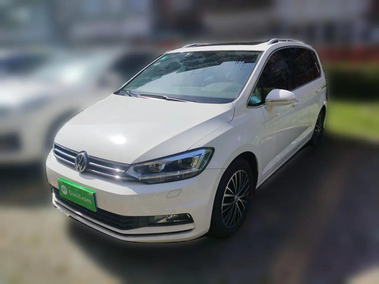 Volkswagen Touran 2018 Volkswagen Touran L 280TSI DSG Luxury Edition 7 Seats — миниатюра 1