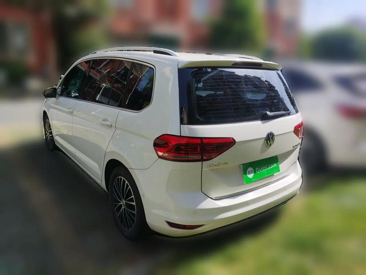 Volkswagen Touran 2018 Volkswagen Touran L 280TSI DSG Luxury Edition 7 Seats — миниатюра 4