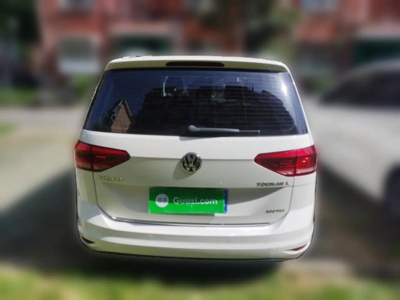 Volkswagen Touran 2018 Volkswagen Touran L 280TSI DSG Luxury Edition 7 Seats — миниатюра 5
