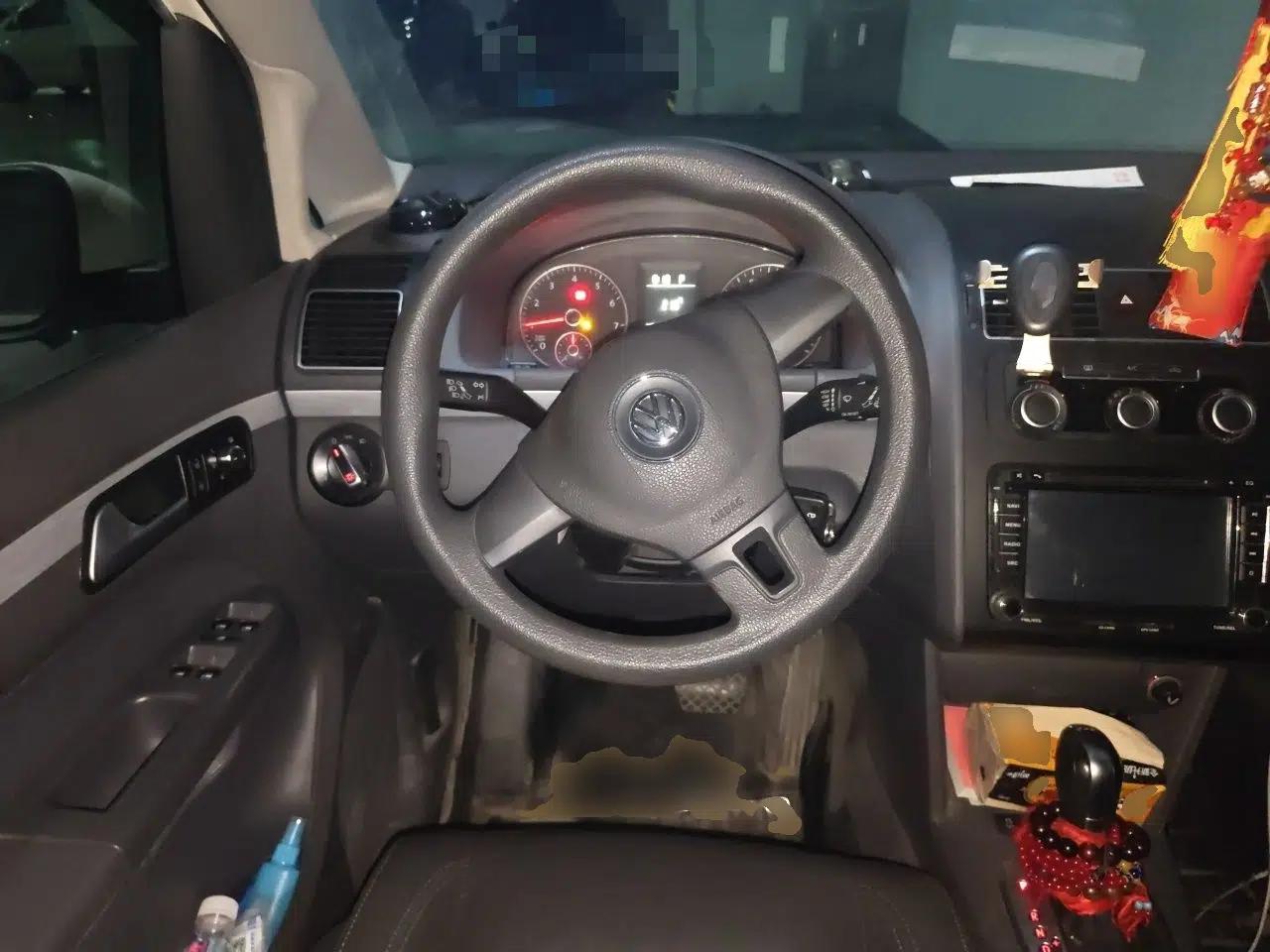 Volkswagen Touran 2015 1.4T DSG Comfort Edition 5 Seats — миниатюра 11