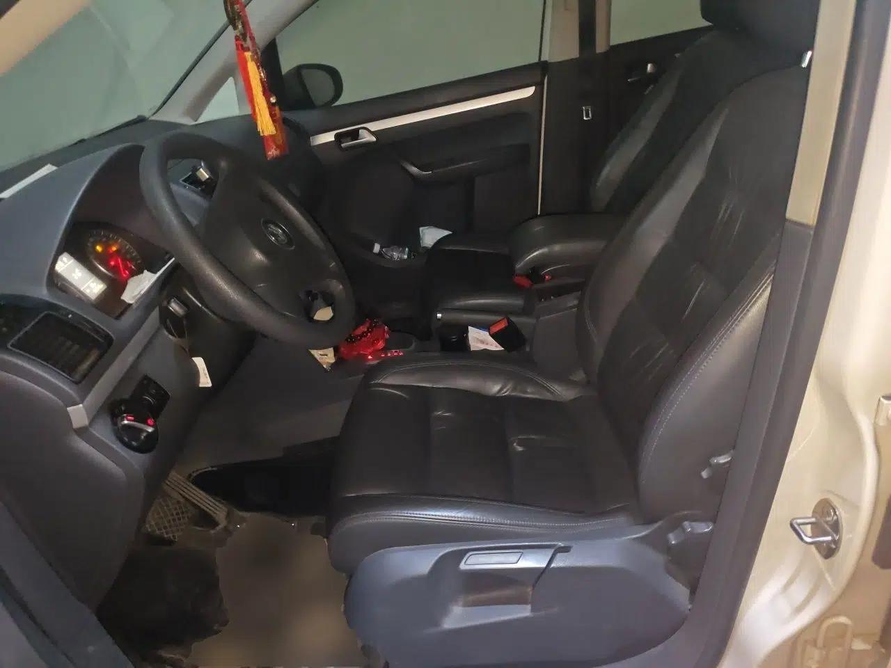 Volkswagen Touran 2015 1.4T DSG Comfort Edition 5 Seats — миниатюра 16