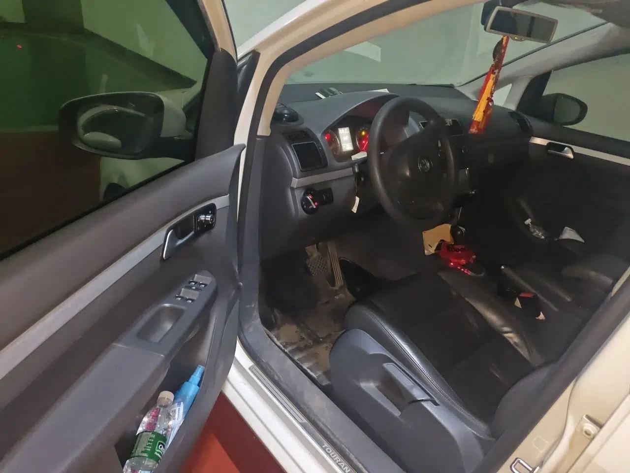 Volkswagen Touran 2015 1.4T DSG Comfort Edition 5 Seats — миниатюра 17