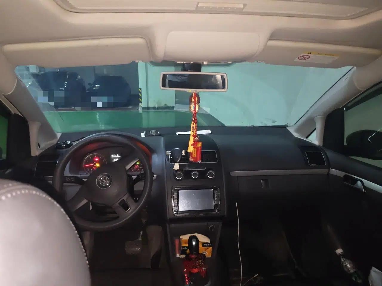 Volkswagen Touran 2015 1.4T DSG Comfort Edition 5 Seats — миниатюра 19