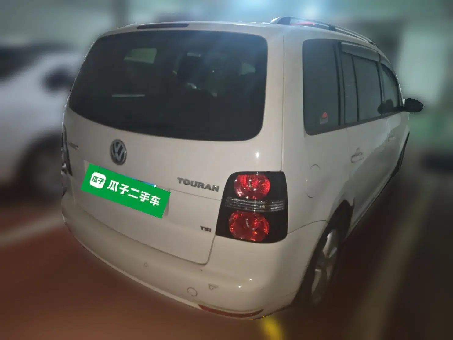 Volkswagen Touran 2015 1.4T DSG Comfort Edition 5 Seats — миниатюра 6