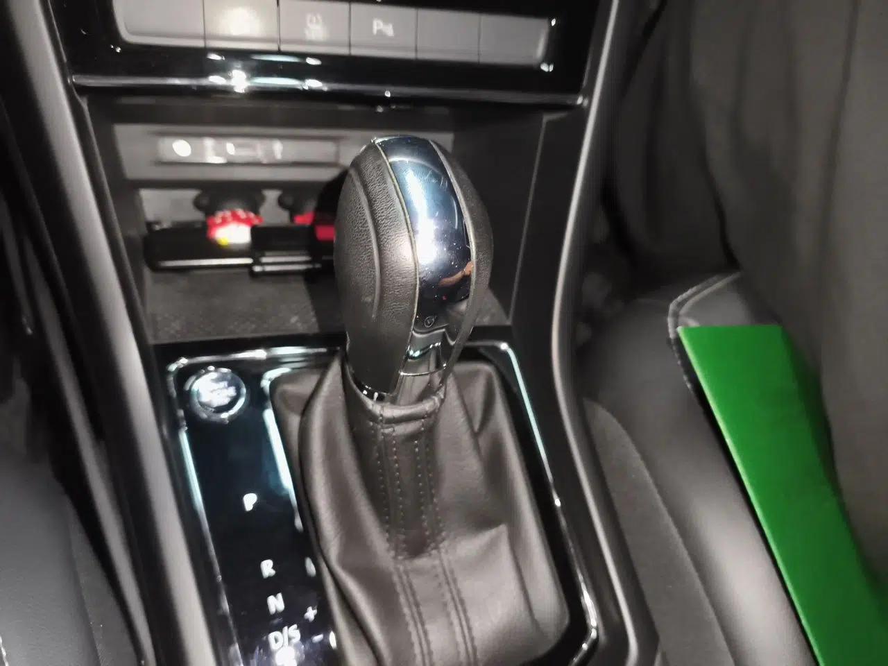 Volkswagen Touran 2021 Volkswagen Touran L 280TSI DSG Boundary Edition 7-Seater — миниатюра 15
