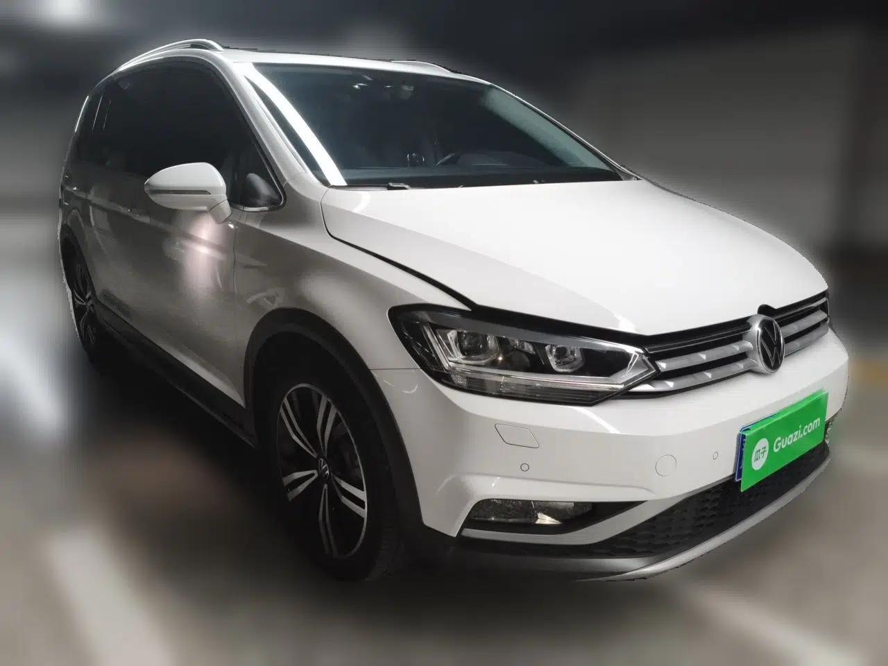 Volkswagen Touran 2021 Volkswagen Touran L 280TSI DSG Boundary Edition 7-Seater — миниатюра 3