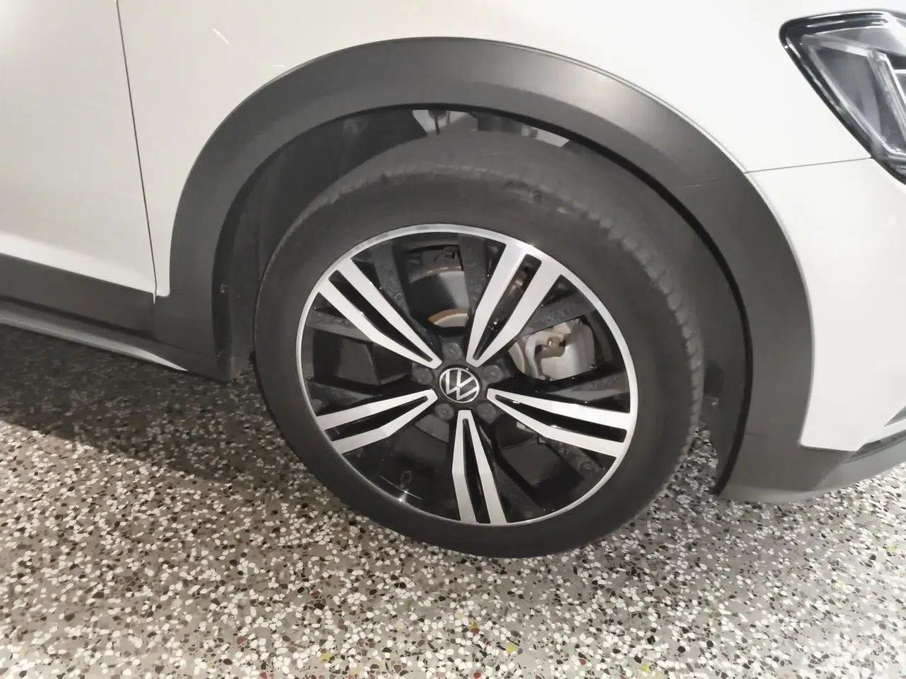 Volkswagen Touran 2021 Volkswagen Touran L 280TSI DSG Boundary Edition 7-Seater — миниатюра 8