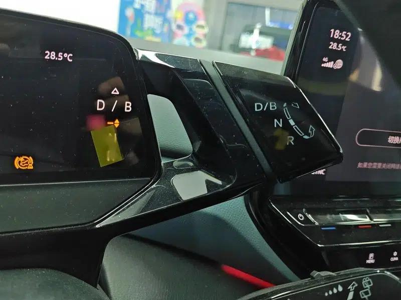 Volkswagen ID.4 X 2021 Pro Smart Long-Range Edition — миниатюра 10
