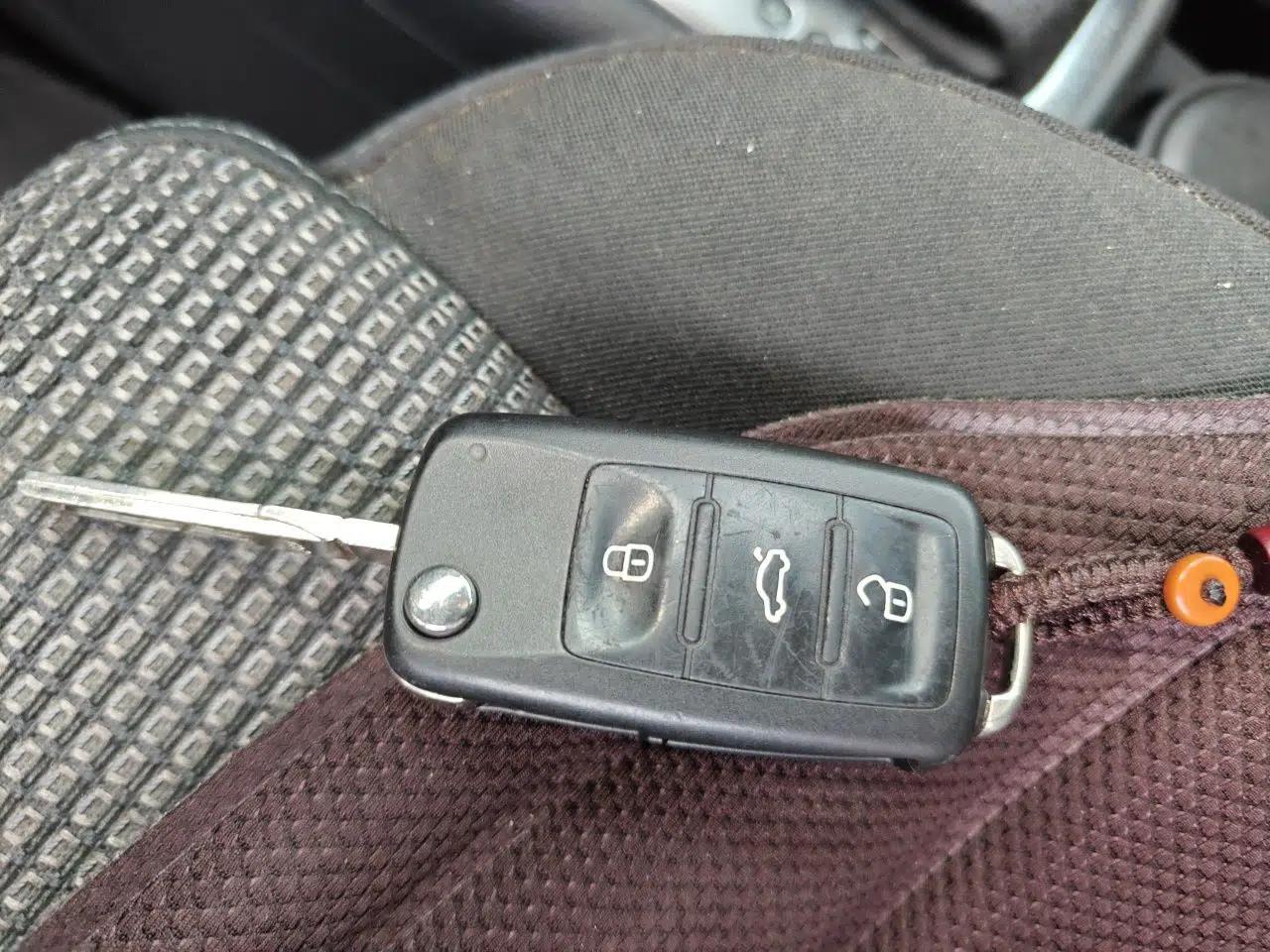 Volkswagen Sharan 2012 2.0 TSI Standard Version Euro IV — миниатюра 9