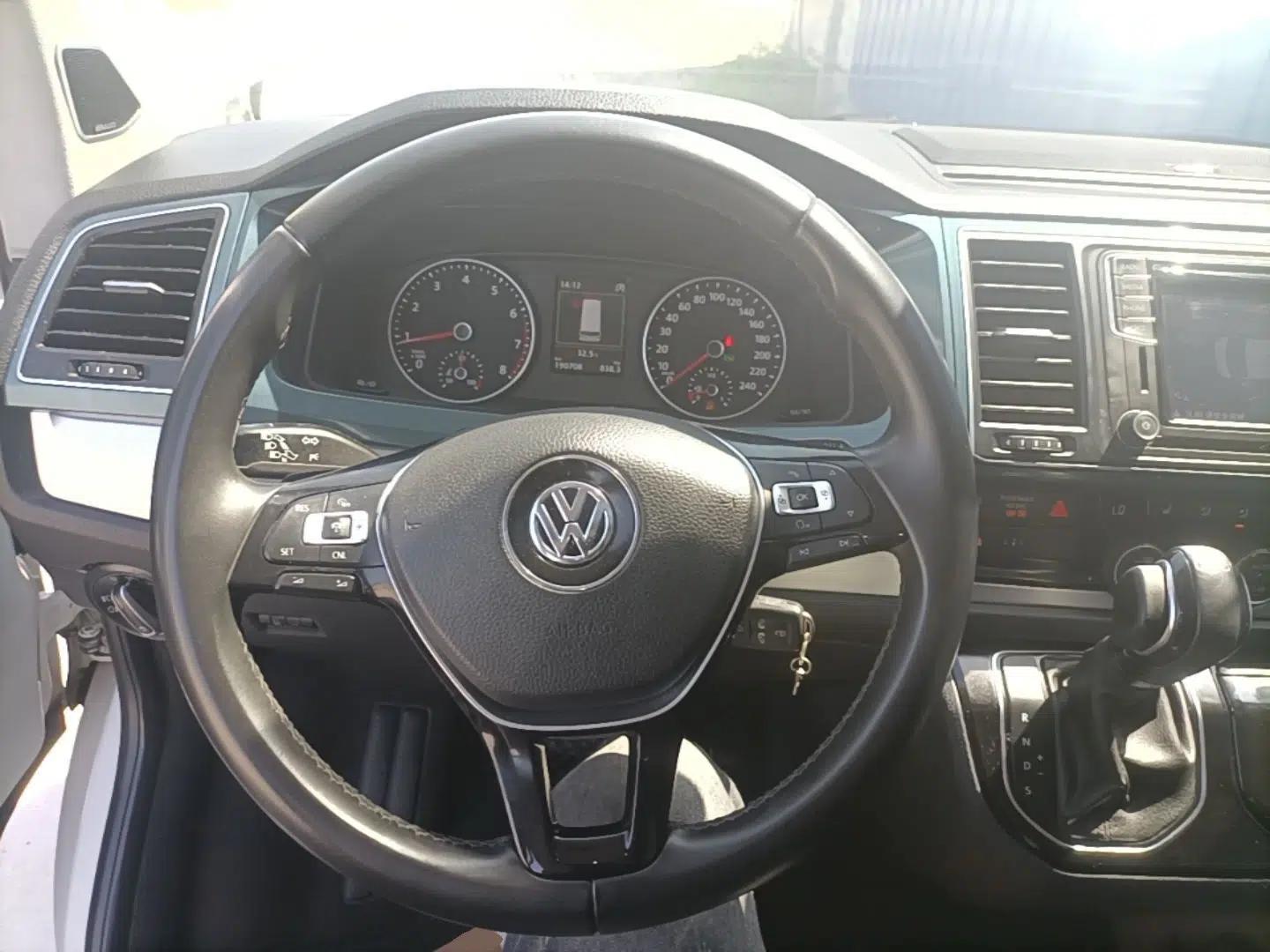 Volkswagen Multivan 2018 2.0 TSI Four-Wheel Drive Comfort Edition 7-Seater — миниатюра 14