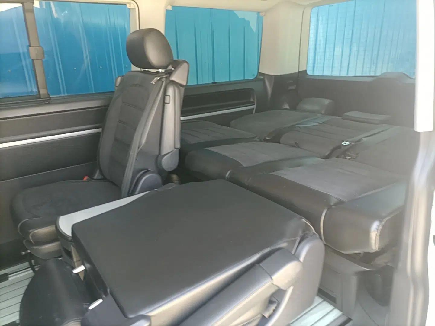 Volkswagen Multivan 2018 2.0 TSI Four-Wheel Drive Comfort Edition 7-Seater — миниатюра 20