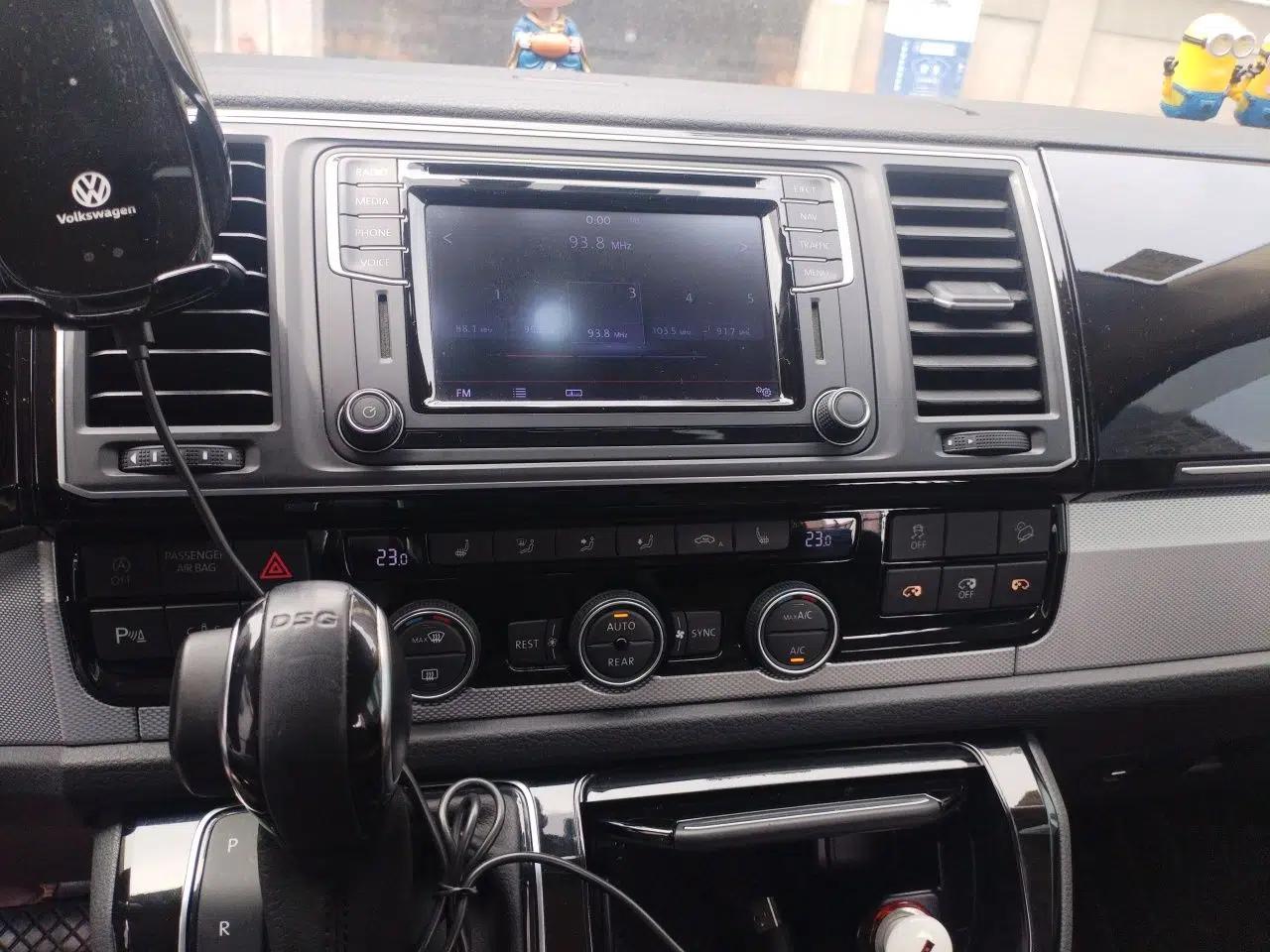 Volkswagen Multivan 2016 2.0 TSI 4x4 Premium Edition 7-Seater — миниатюра 14