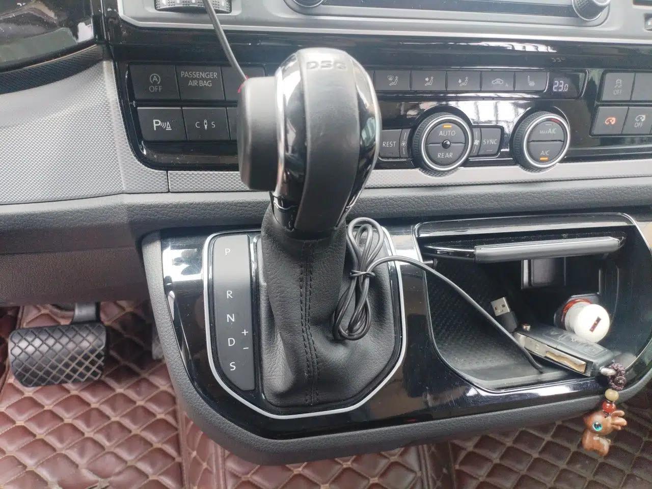 Volkswagen Multivan 2016 2.0 TSI 4x4 Premium Edition 7-Seater — миниатюра 15