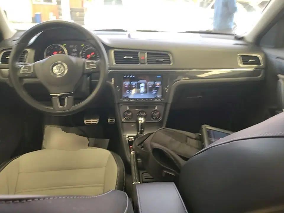Volkswagen Cross Lavida 2014 1.6L Automatic — миниатюра 13