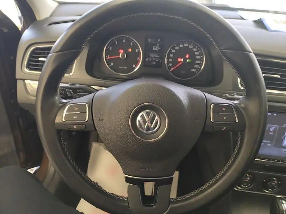 Volkswagen Cross Lavida 2014 1.6L Automatic — миниатюра 14