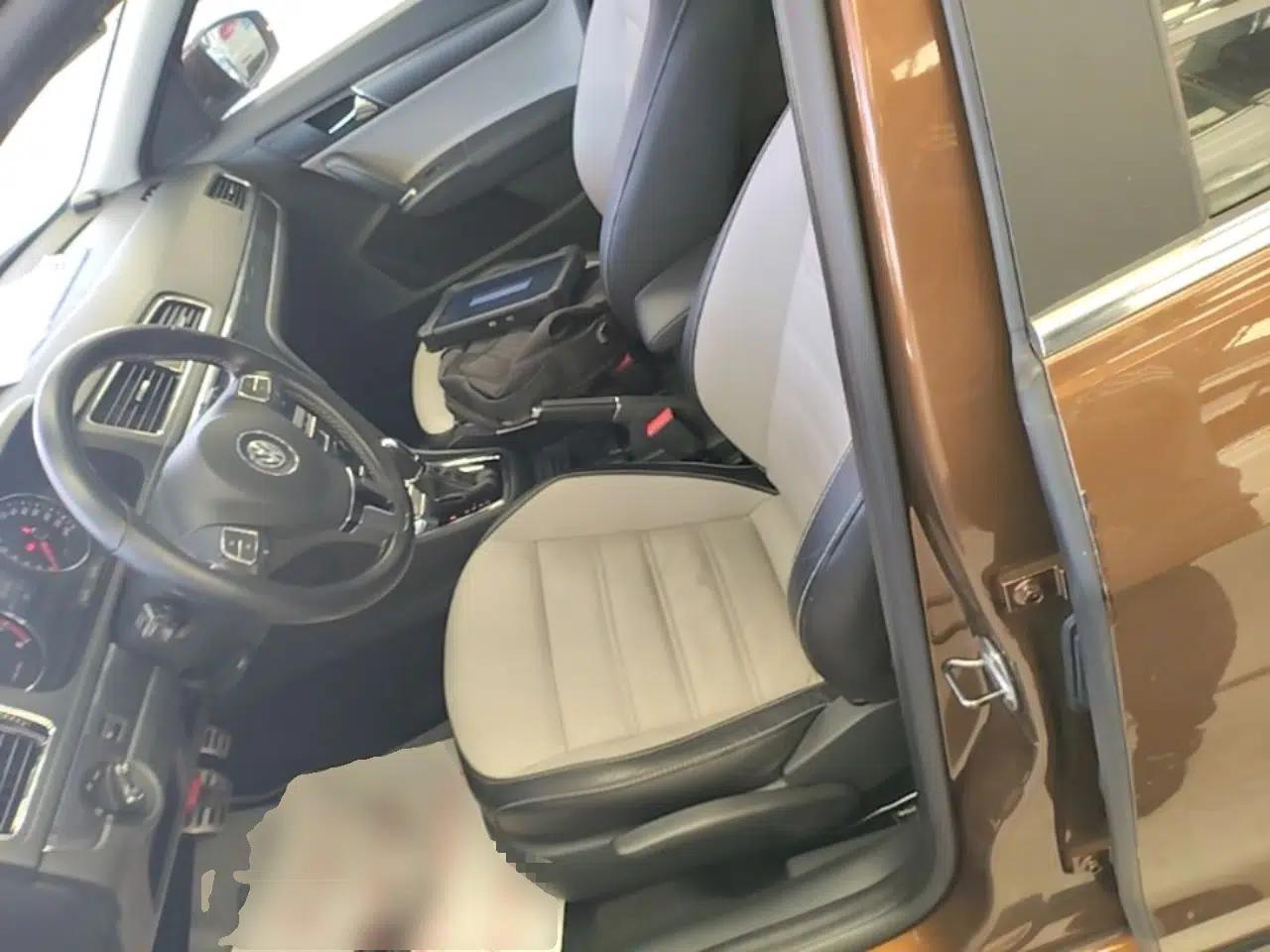 Volkswagen Cross Lavida 2014 1.6L Automatic — миниатюра 18