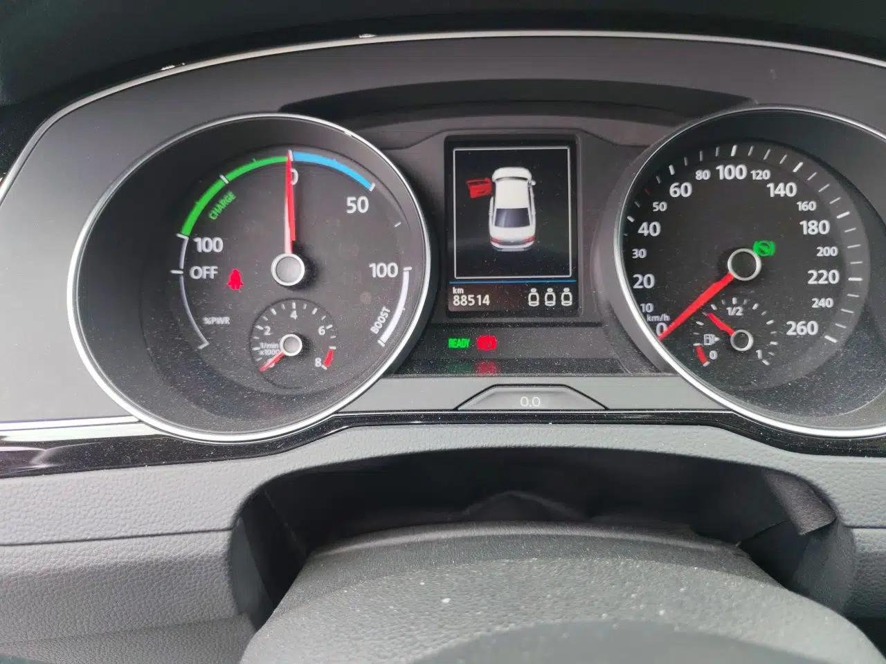 Volkswagen Magotan GTE Plug-in Hybrid 2020 GTE Luxury Model — миниатюра 13