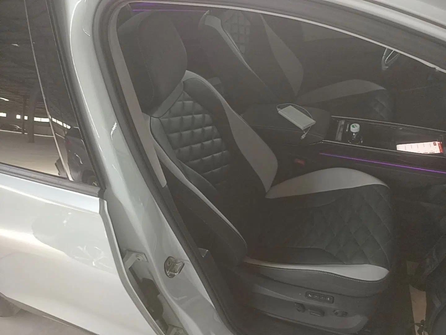 Volkswagen ID.6 CROZZ 2021 Revised Version Long-Range PURE+ Edition — миниатюра 23