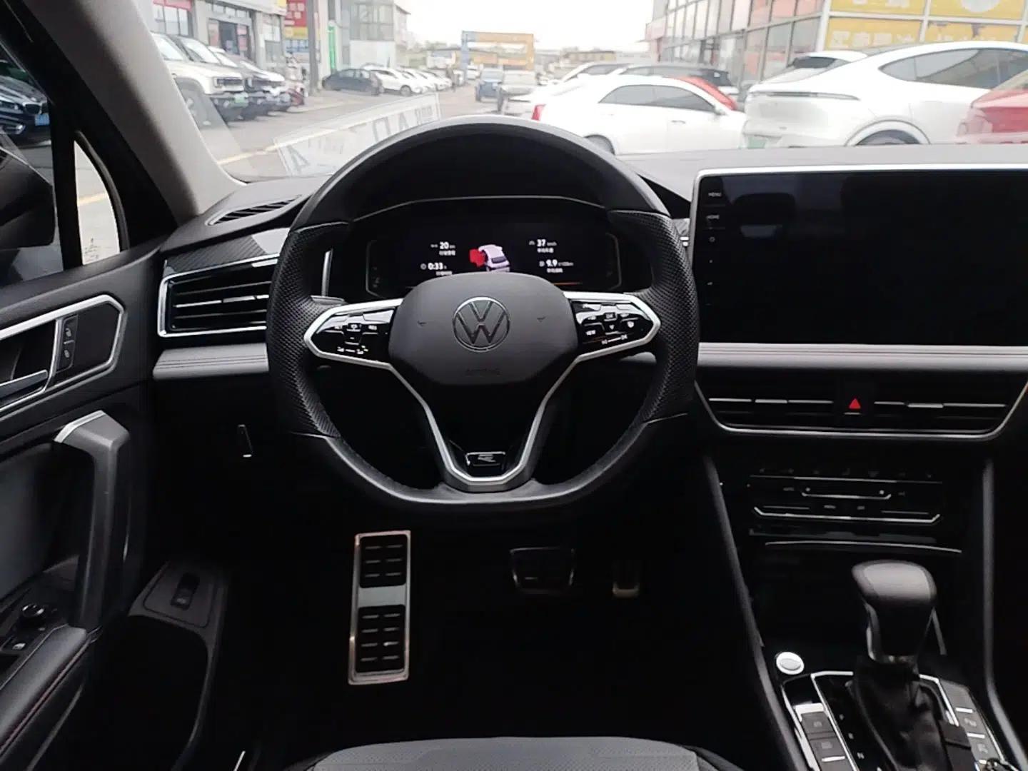 Volkswagen Tiguan X 2022 330TSI Two-Wheel-Drive Flagship Edition — миниатюра 14