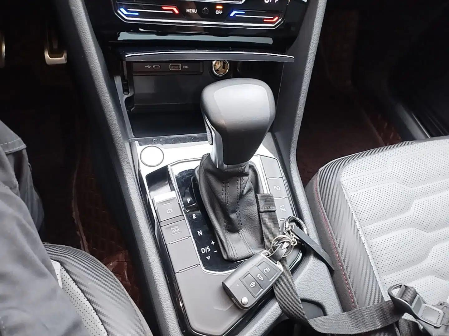 Volkswagen Tiguan X 2022 330TSI Two-Wheel-Drive Flagship Edition — миниатюра 17