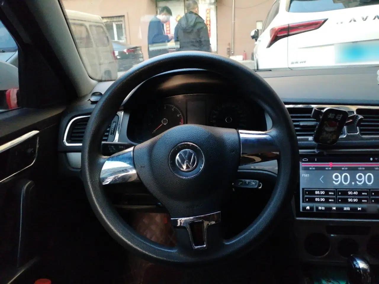 Volkswagen Gran Lavida 2013 1.6L Automatic Fashion Model — миниатюра 11