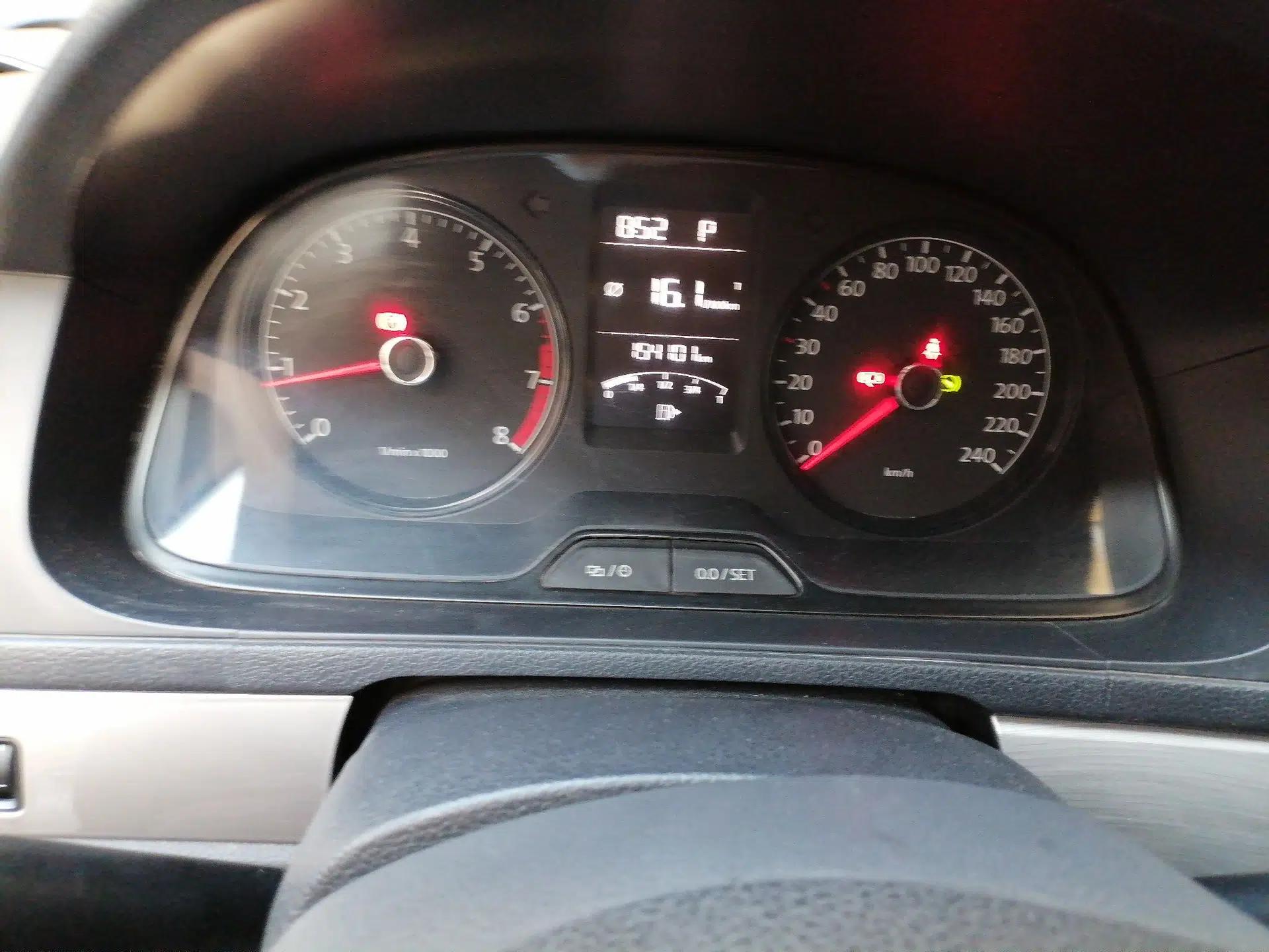 Volkswagen Gran Lavida 2013 1.6L Automatic Fashion Model — миниатюра 12