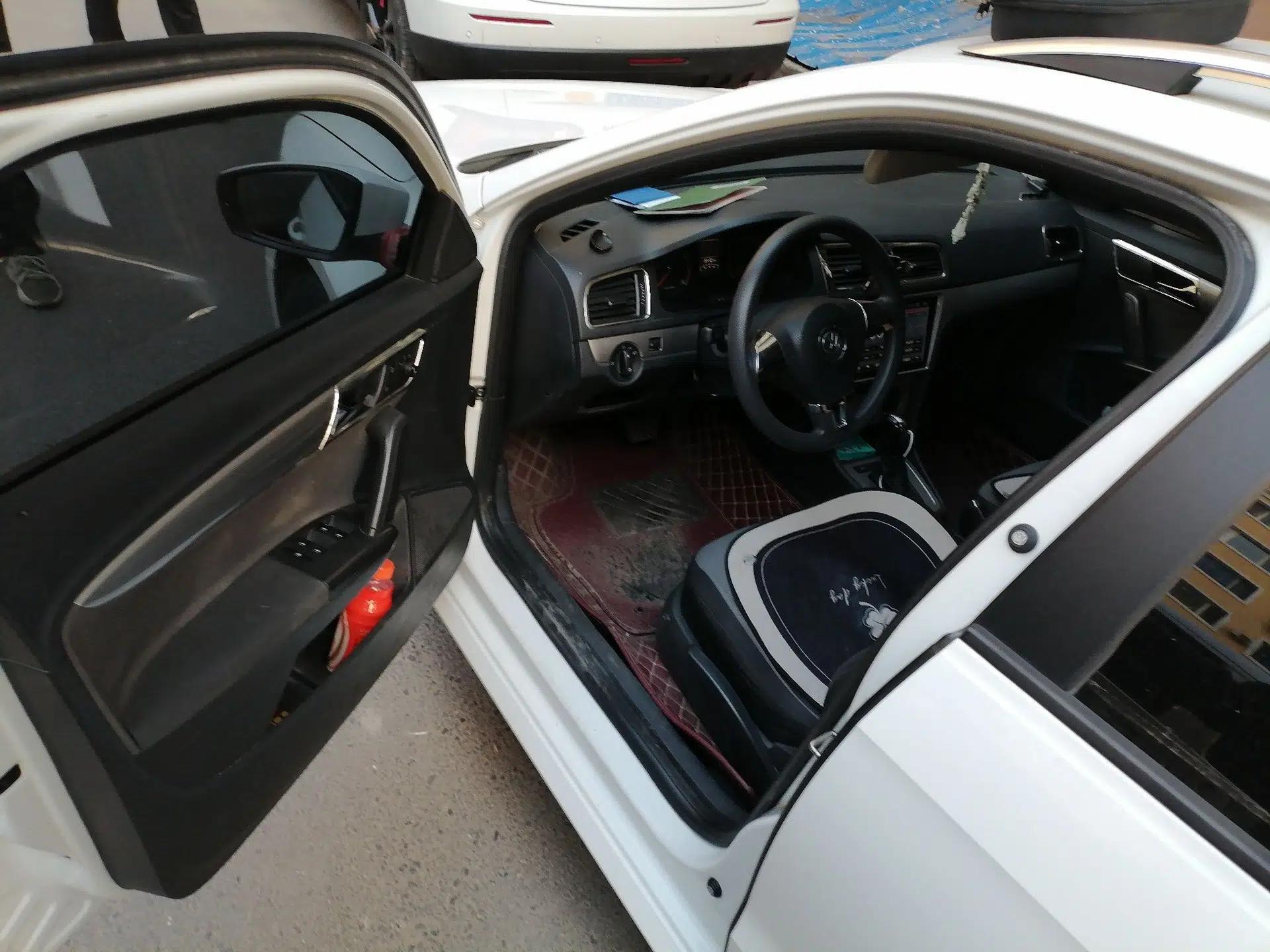 Volkswagen Gran Lavida 2013 1.6L Automatic Fashion Model — миниатюра 17
