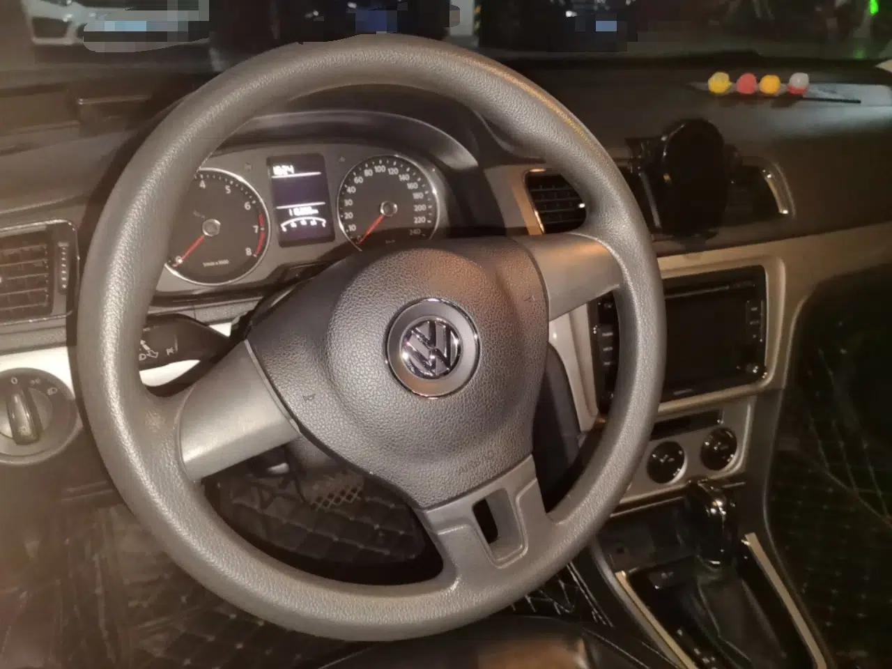 Volkswagen Gran Lavida 2014 1.4TSI Automatic 30th Anniversary Edition — миниатюра 11