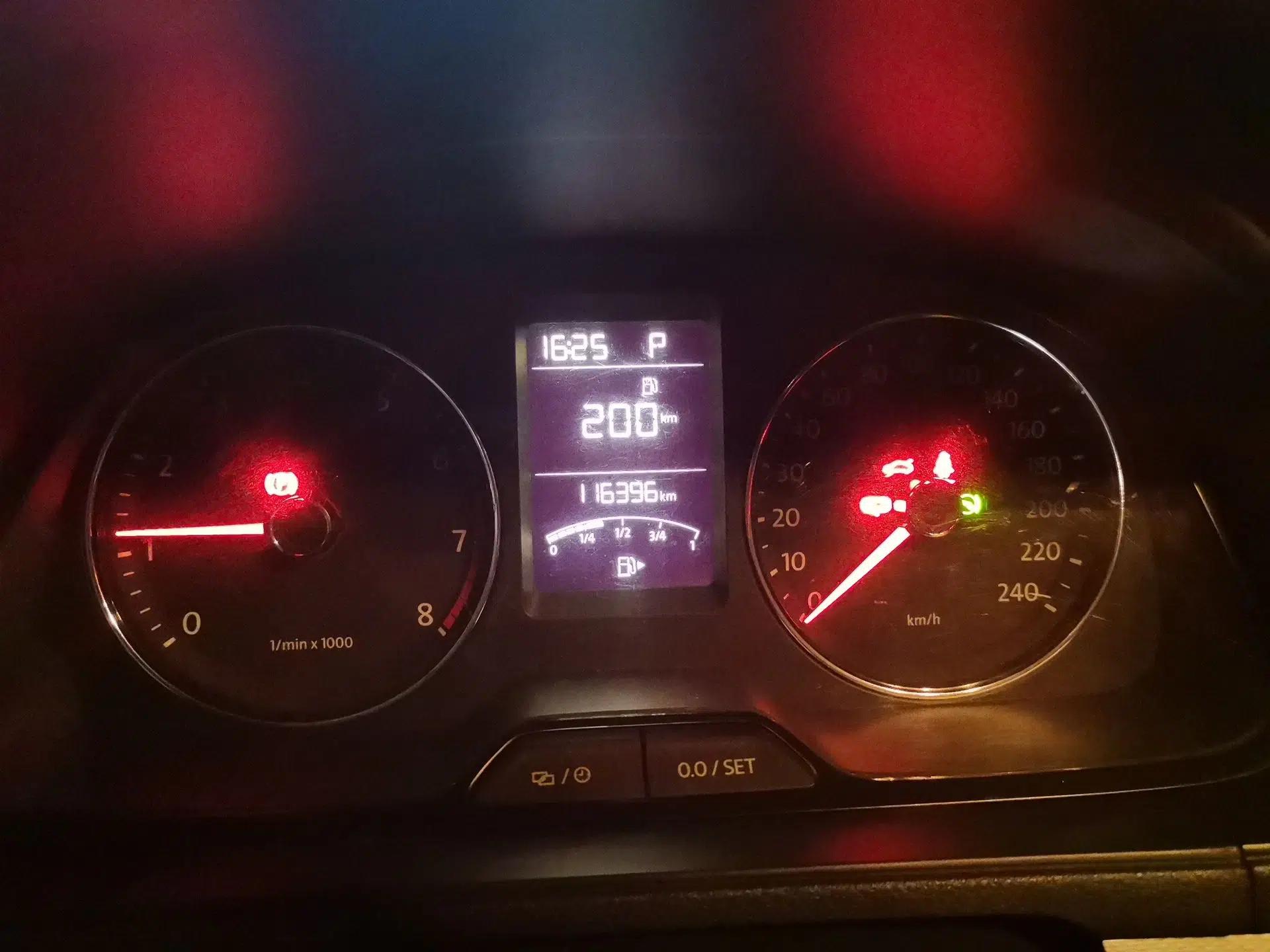 Volkswagen Gran Lavida 2014 1.4TSI Automatic 30th Anniversary Edition — миниатюра 12
