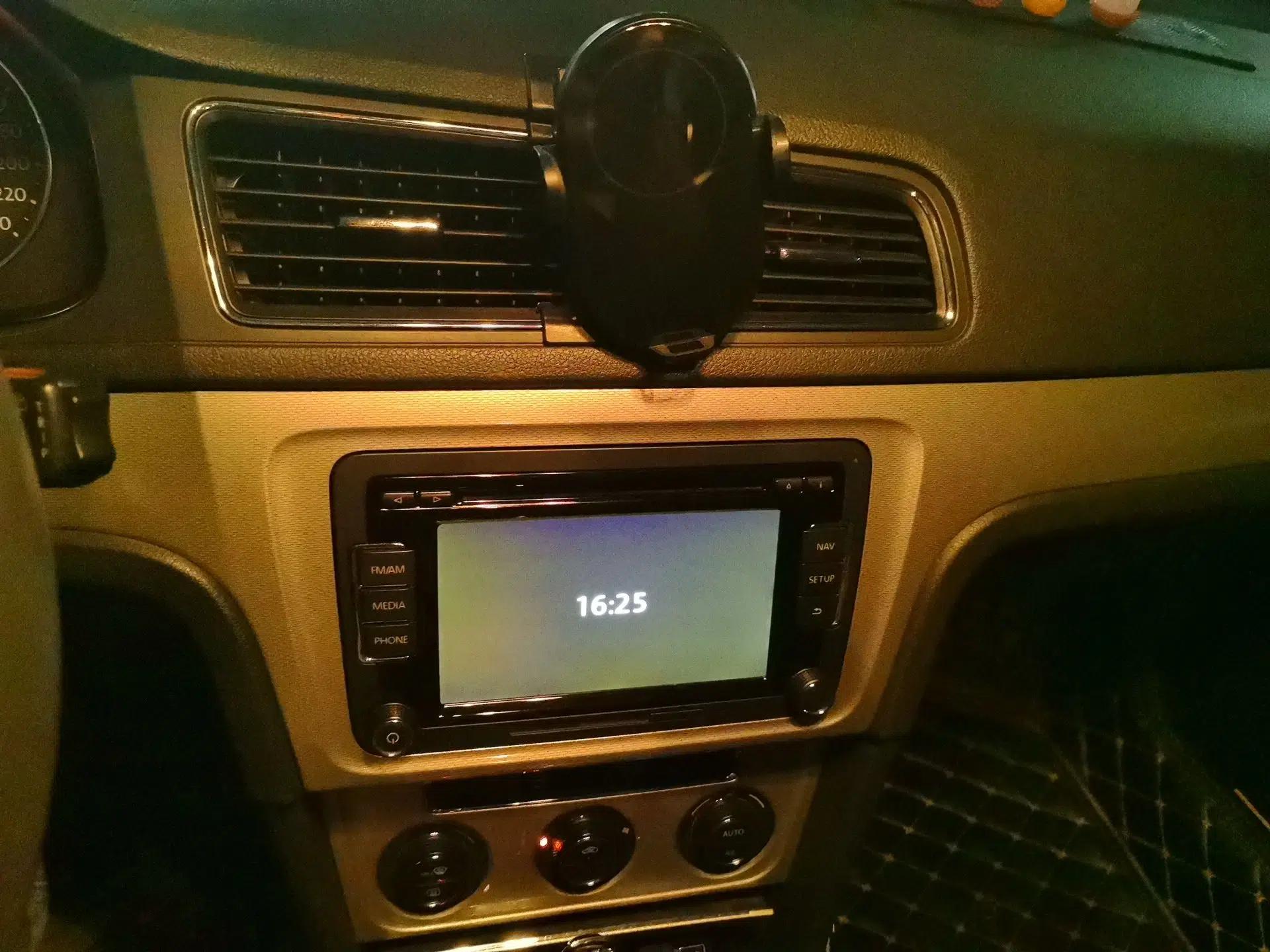 Volkswagen Gran Lavida 2014 1.4TSI Automatic 30th Anniversary Edition — миниатюра 14