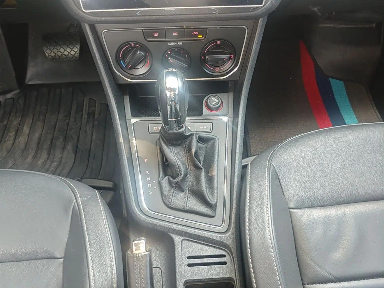 Volkswagen Gran Lavida 2015 230TSI DSG Comfort Edition — миниатюра 17