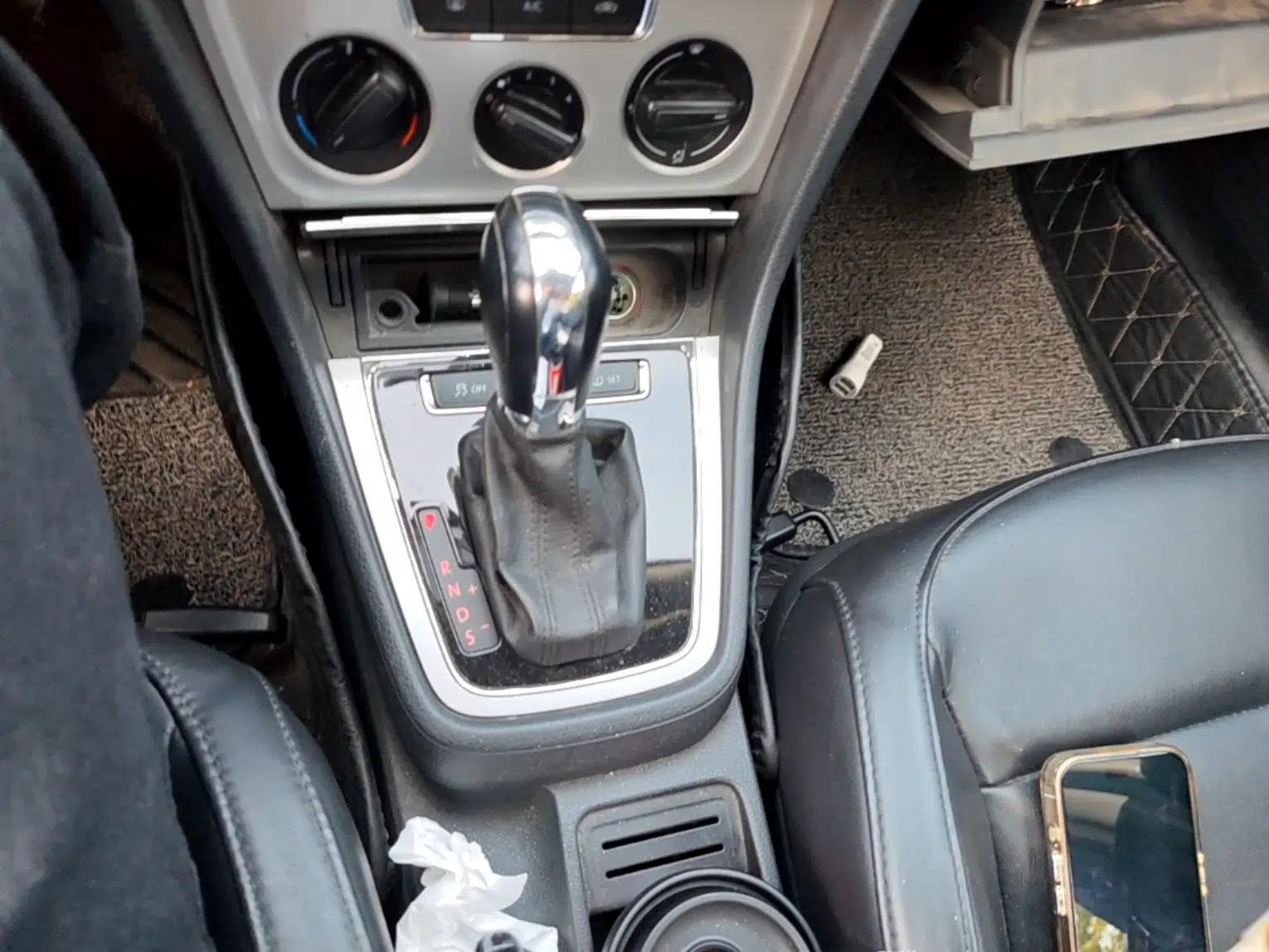 Volkswagen Gran Lavida 2013 1.6L Automatic Comfort Model — миниатюра 16