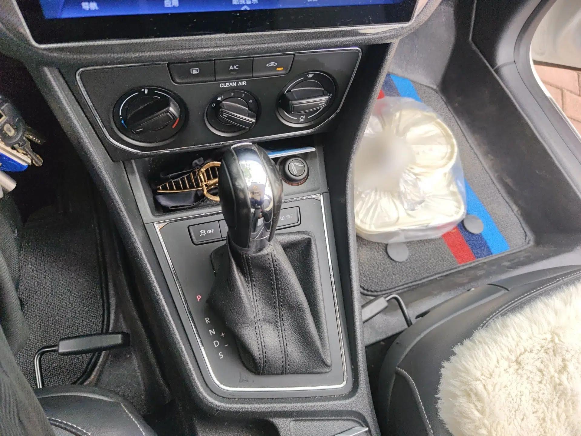 Volkswagen Gran Lavida 2015 1.6L Automatic Comfort Edition — миниатюра 13