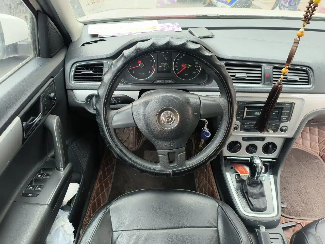 Volkswagen Gran Lavida 2013 1.6L Automatic Comfort Model — миниатюра 11