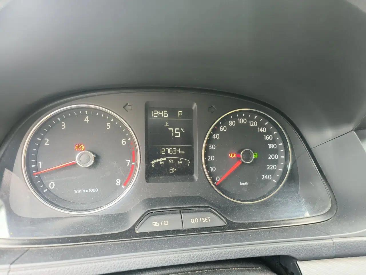 Volkswagen Gran Lavida 2013 1.6L Automatic Comfort Model — миниатюра 12