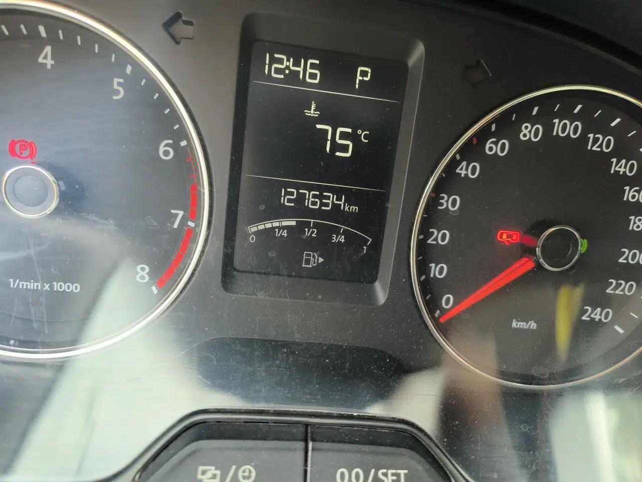 Volkswagen Gran Lavida 2013 1.6L Automatic Comfort Model — миниатюра 13