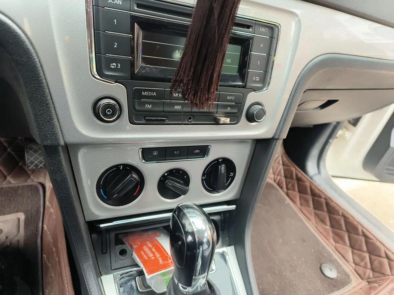 Volkswagen Gran Lavida 2013 1.6L Automatic Comfort Model — миниатюра 14