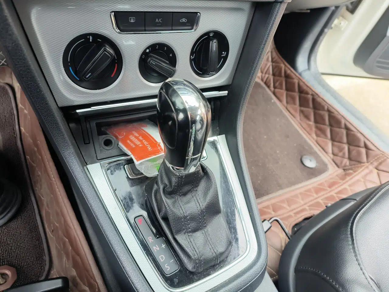 Volkswagen Gran Lavida 2013 1.6L Automatic Comfort Model — миниатюра 15