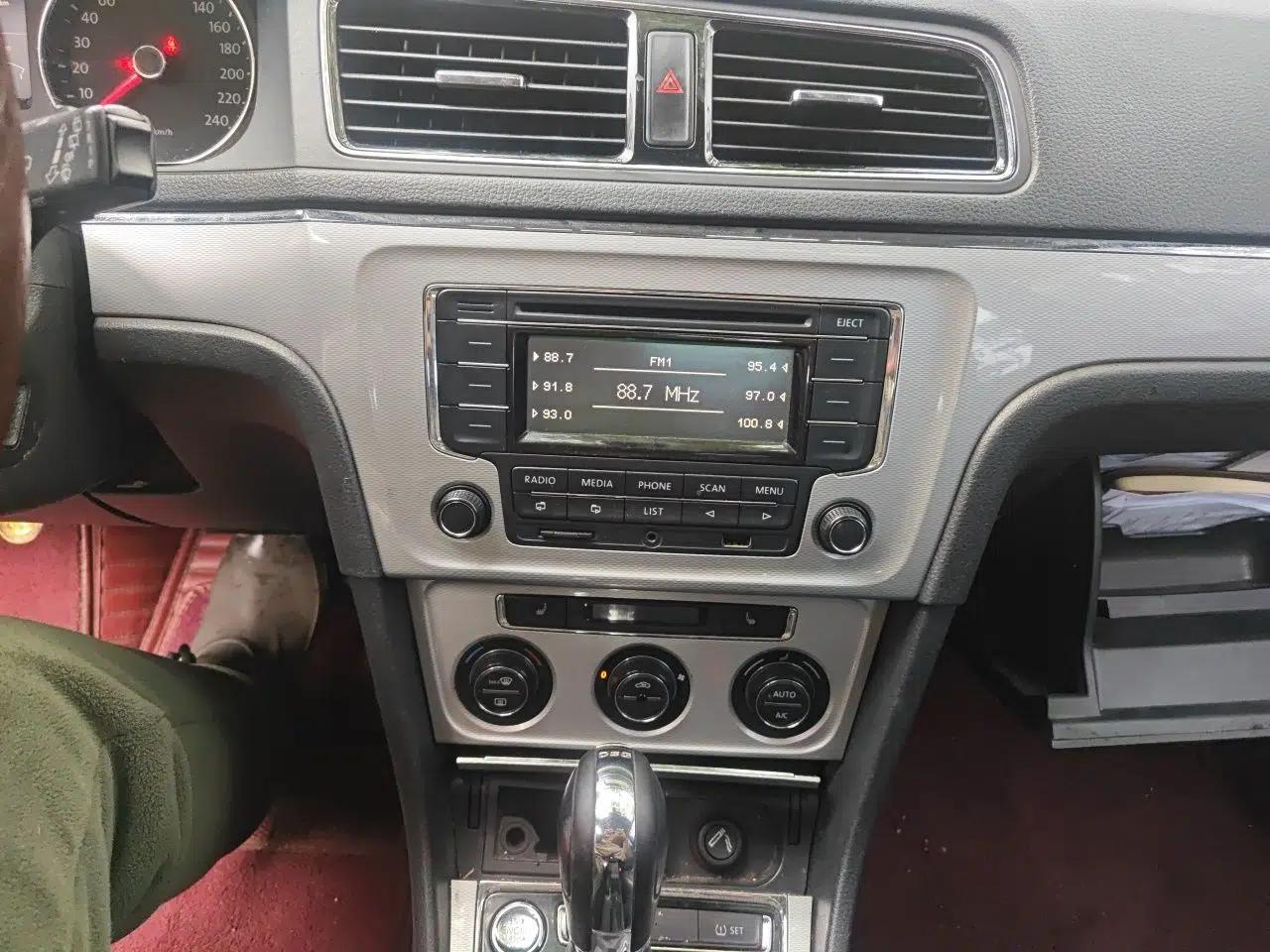 Volkswagen Gran Lavida 2014 1.4TSI Automatic Sport Edition — миниатюра 14