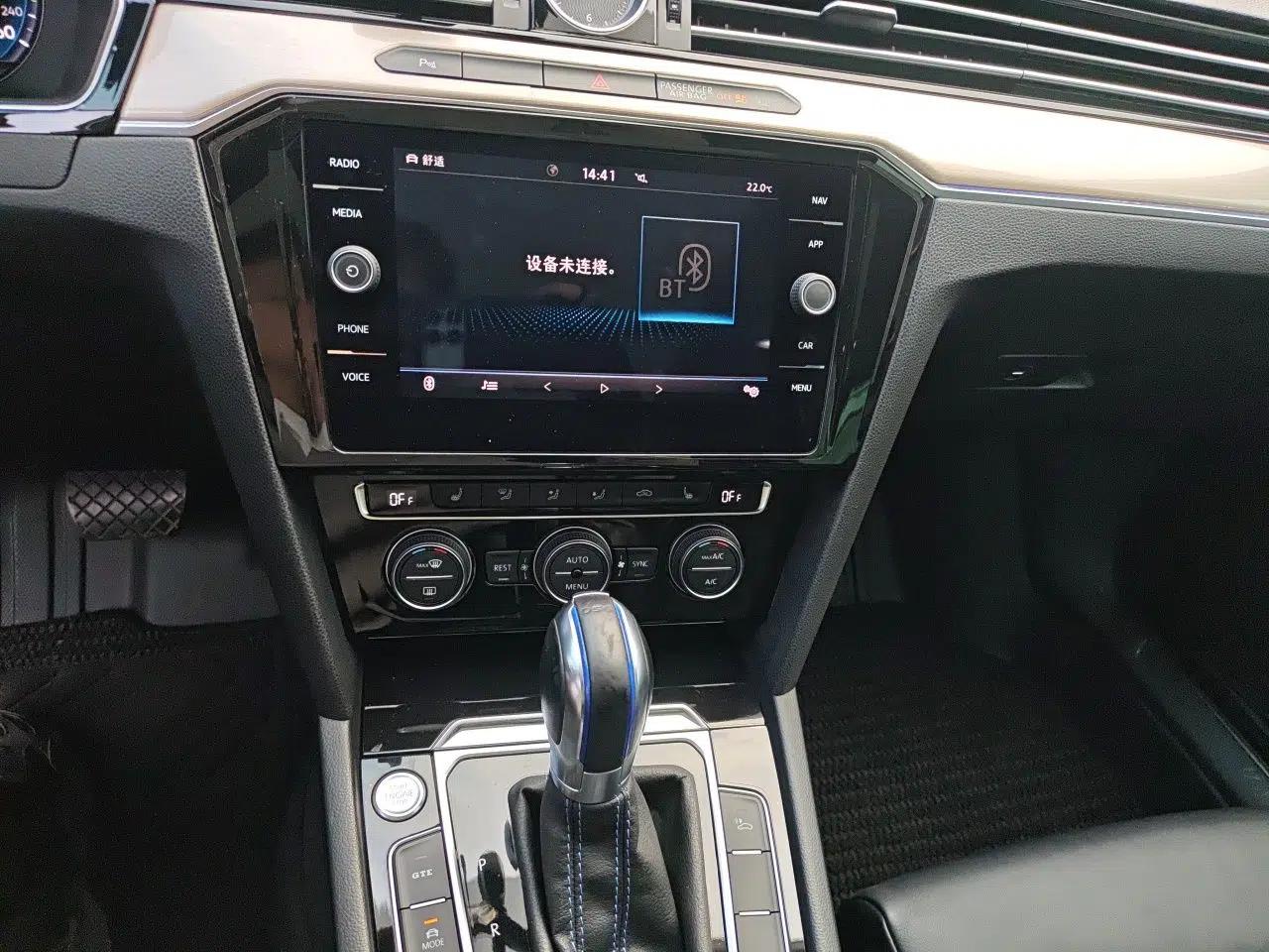 Volkswagen Variant New Energy 2019 GTE model — миниатюра 11