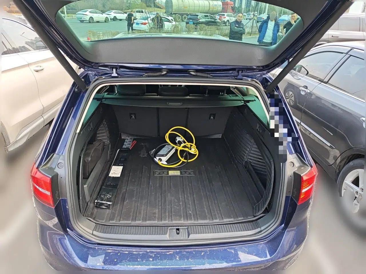 Volkswagen Variant New Energy 2019 GTE model — миниатюра 15