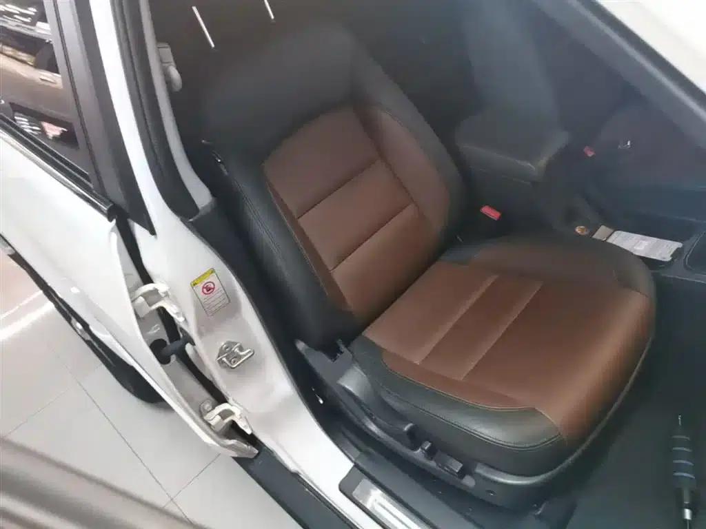 Haval H5 Classic 2018 Classic Edition 2.0T Diesel Manual 4WD Premium — миниатюра 25