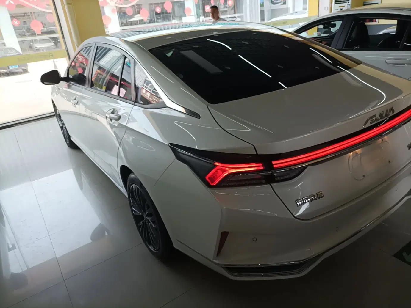 Dongfeng Aeolus Yixuan MAX 2021 1.5T Ultra-Stylish Trendsetter Edition — миниатюра 4
