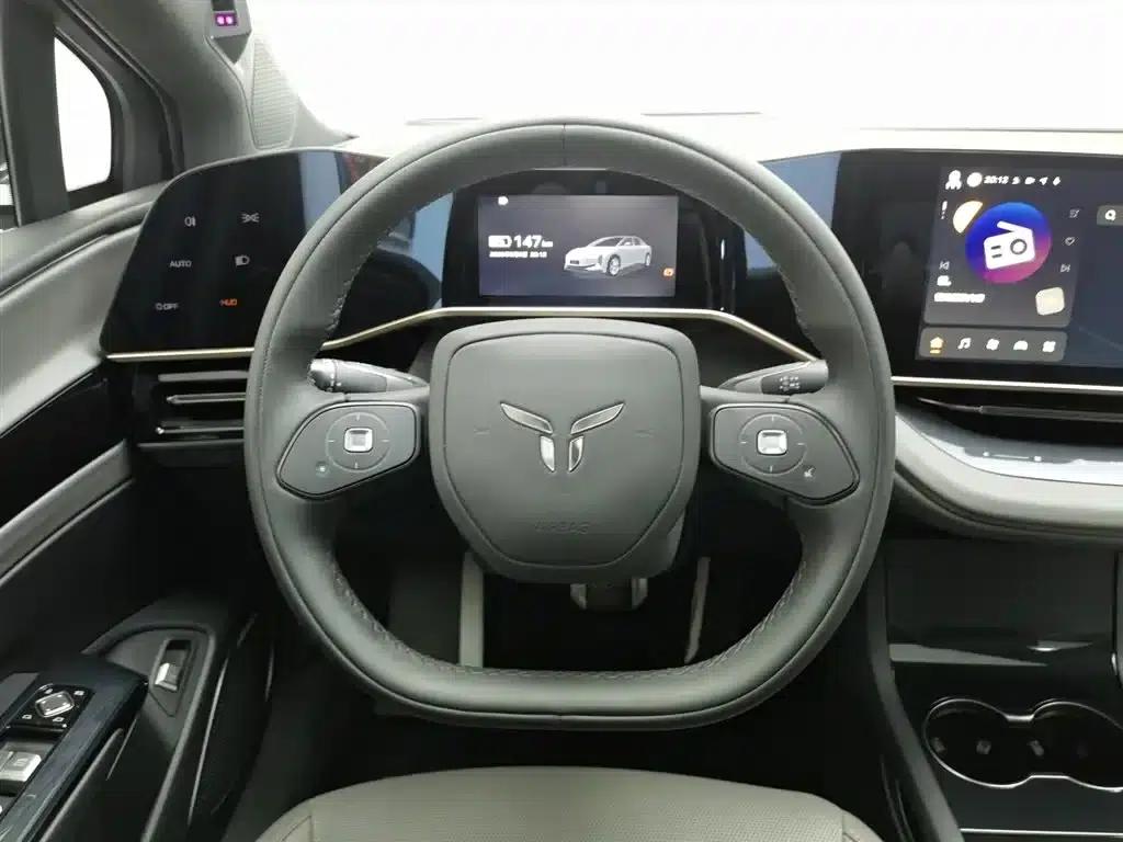 Hongqi EH7 2025 640 AWD Smart Selection Edition — миниатюра 11