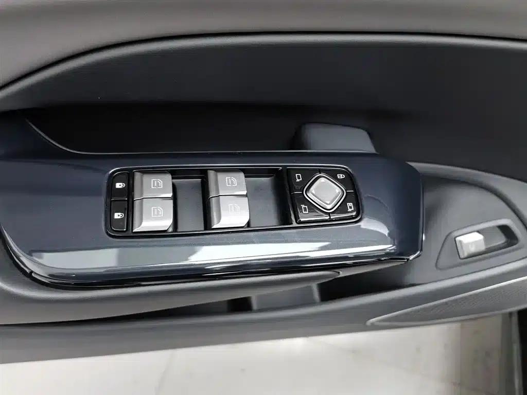 Hongqi EH7 2025 640 AWD Smart Selection Edition — миниатюра 9