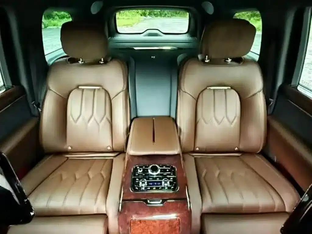 Hongqi Golden Sunflower National Glory 2022 4.0T Premium Flagship Edition 4-seater — миниатюра 7