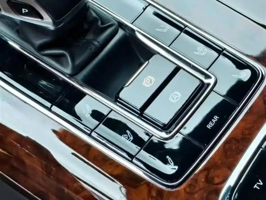 Hongqi Golden Sunflower National Glory 2022 4.0T Premium Flagship Edition 4-seater — миниатюра 9