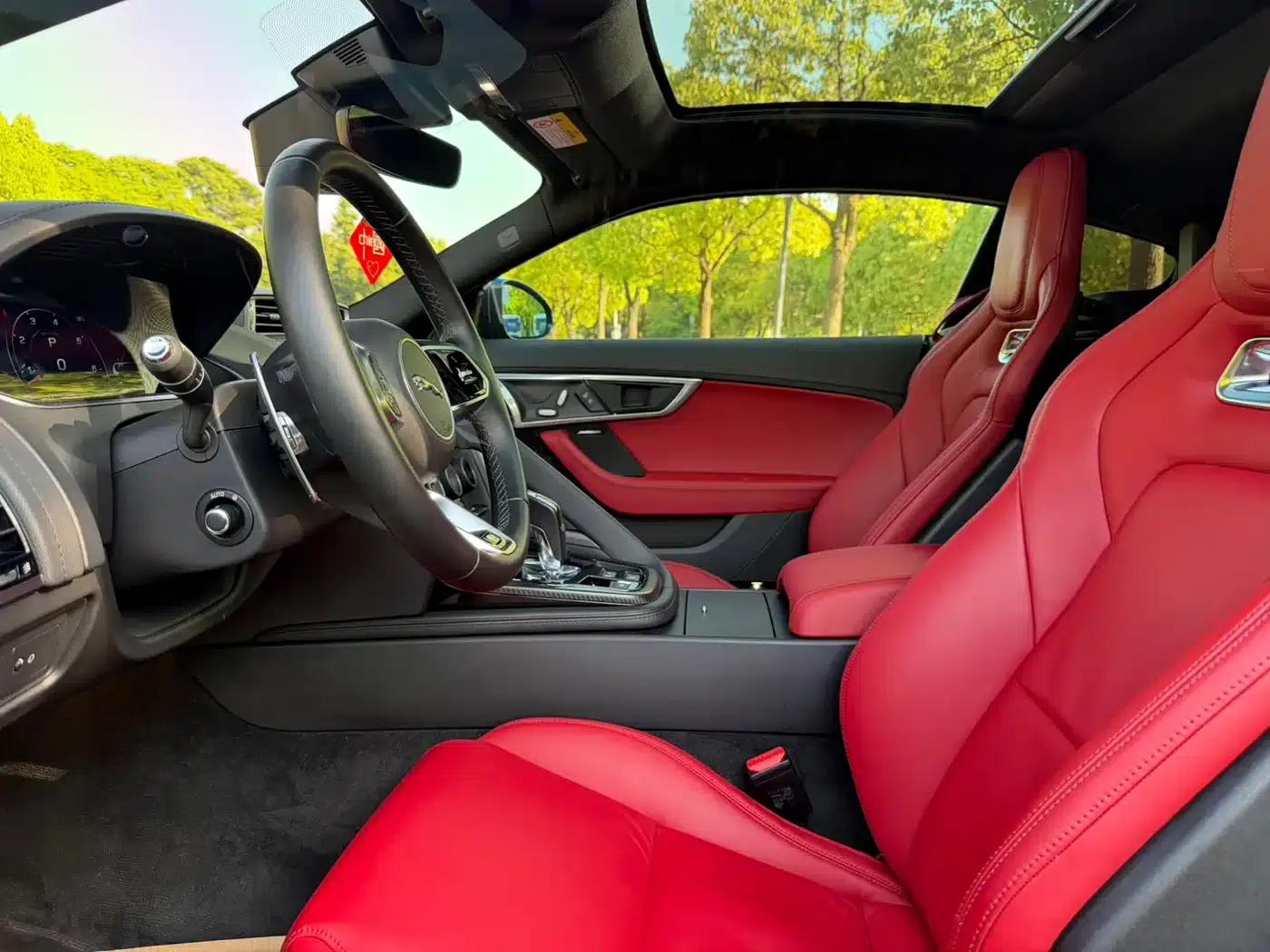 Jaguar F-TYPE 2019 2.0T Hardtop — миниатюра 8