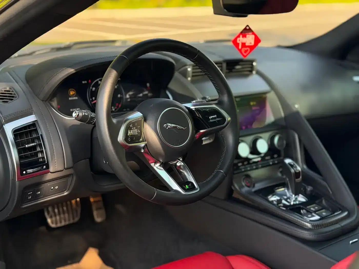 Jaguar F-TYPE 2019 2.0T Hardtop — миниатюра 9